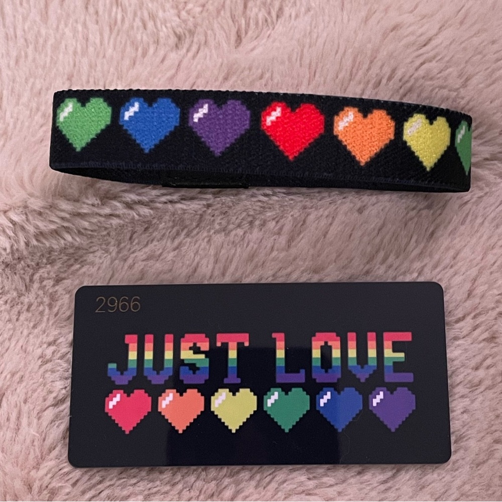 NWT Zox wristband. Just Love. #2966
Size Large